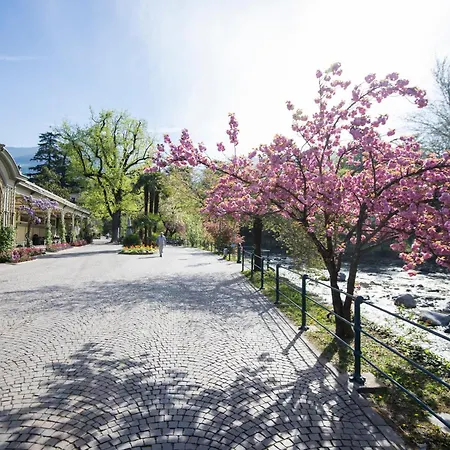 Anna, Privat Parkplatz, Zentrum Merano